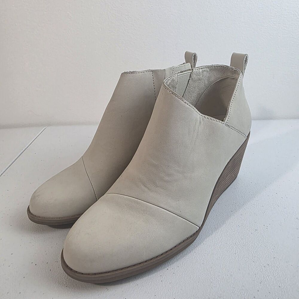 TOMS Women’s Wedge Booties Size 7.5 US Cream Leather Slip-on Ankle Boots EU 38